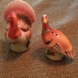 Victoria's ceramics turkey salt and pepper shakers